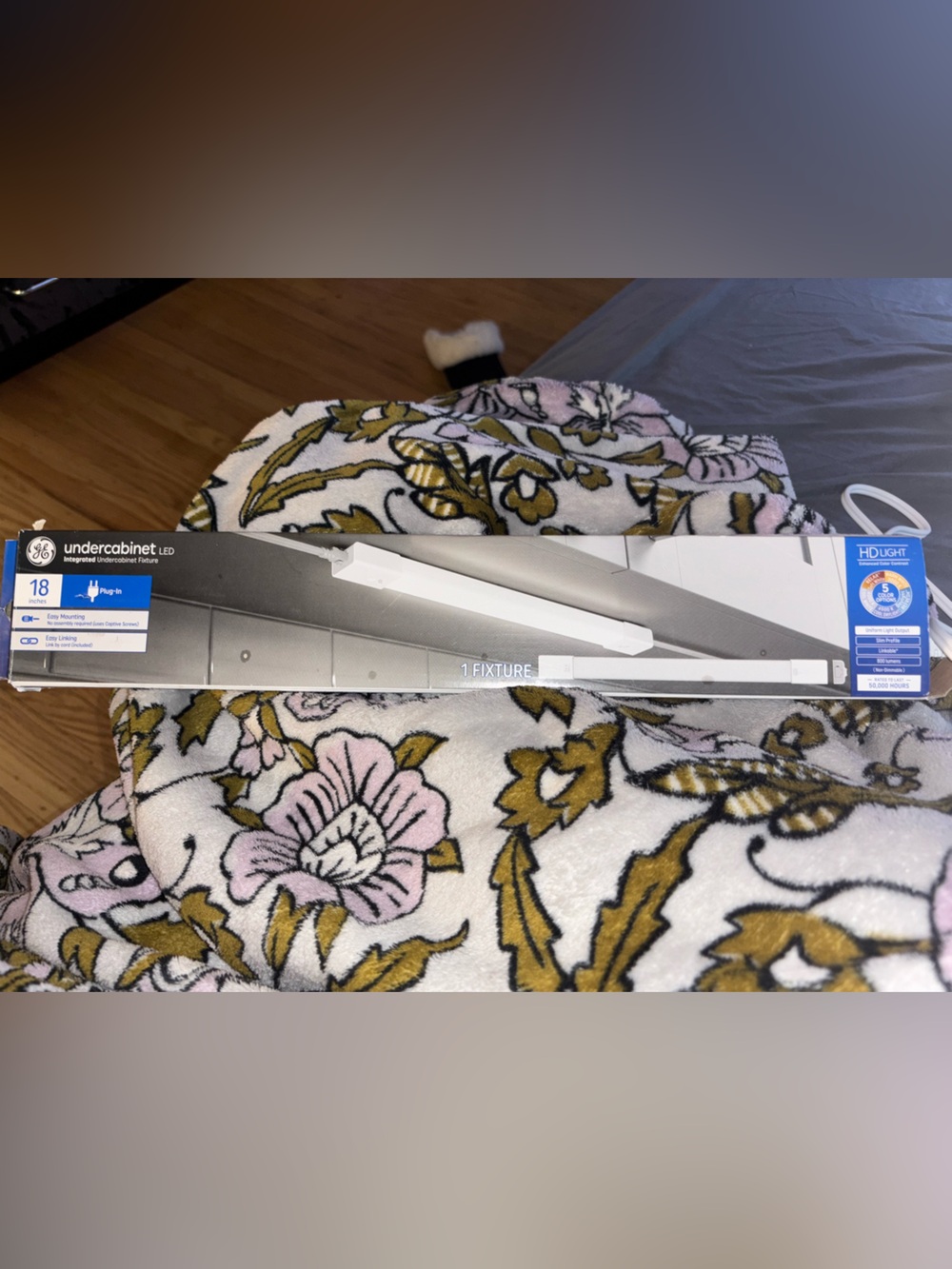 GE 18” Under Cabinet LED Light Fixture Plug-In HD Lumiere w/ Box